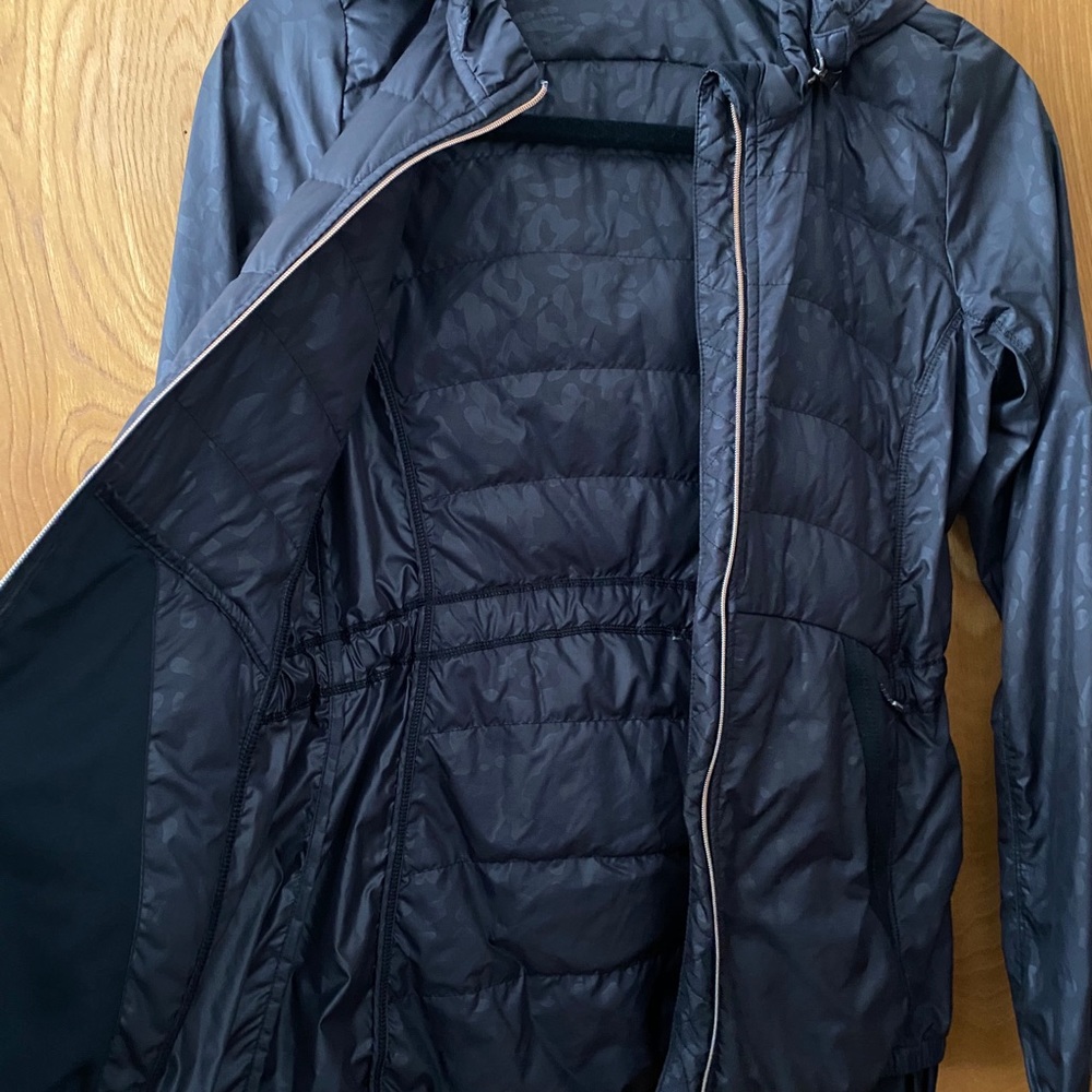 LULULEMON Spring Fling Puffy Windbreaker 4 - Picture 6 of 12